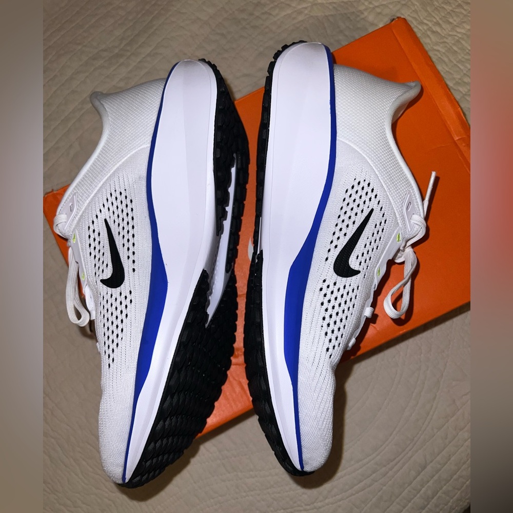 NIB Nike Quest 6 Sneakers - Picture 2 of 7